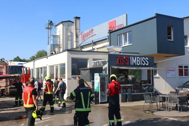 In der Tischlerei Tanner in Eberstalzell wurde Brandalarm ausgelöst: Eine Absauganlage hatte Feuer gefanten. | Foto: laumat.at