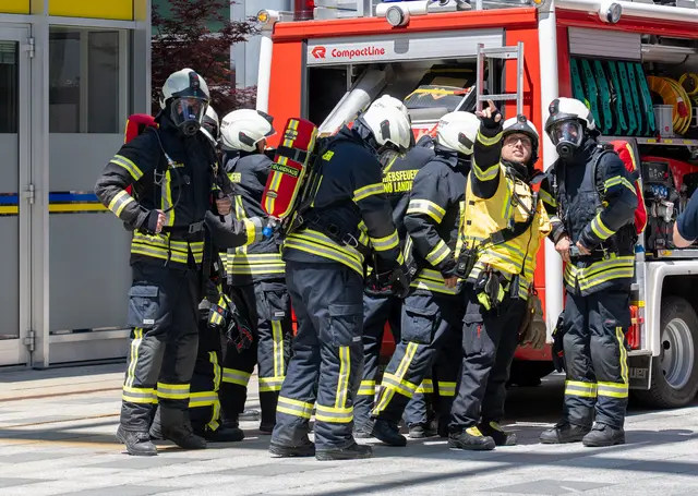 Im Rahmen einer geplanten Einsatzübung wurde eine Häuserzeile im Regierungsviertel in St. Pölten evakuiert. | Foto: NLK Filzwieser
