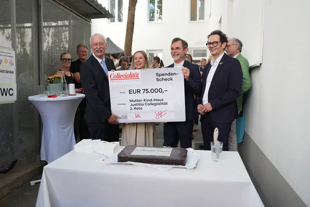 Eine Spende kam von der Privatstiftung Collegialität. | Foto: Sade Jerabek/MeinBezirk