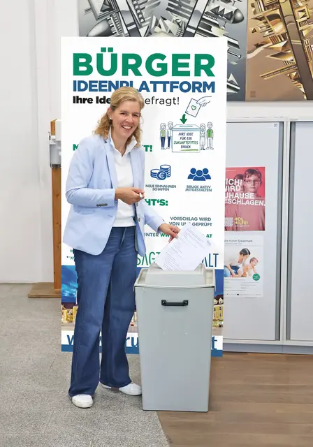 Gemeinderätin Petra Schirnhofer (Grüne) lädt die Bevölkerung ein, Ideen einzubringen, die helfen sollen, finanzielle Spielräume zu schaffen und Abläufe zu verbessern. | Foto: Stadt Bruck