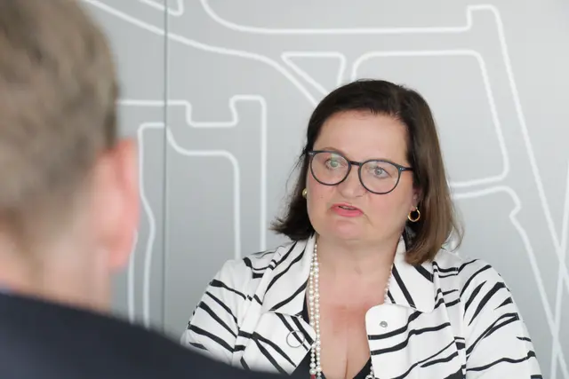 IFN-/Internorm-Miteigentümerin Anette Klinger: "Was uns bremst, ist der Gedanke, wie wir die KI sicher unter Einhaltung aller Regeln und Gesetze anwenden, die Unternehmen auferlegt sind. Ideen hätten wir tausende." | Foto: MeinBezirk/Ingo Till