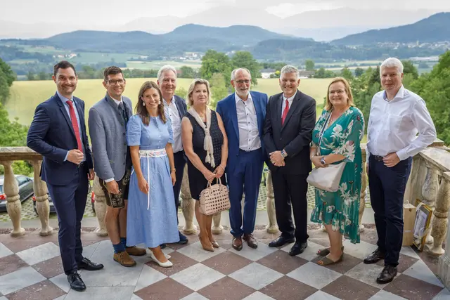Die Gäste genossen die würdige Feier am Gymnasium. | Foto: BG Tanzenberg