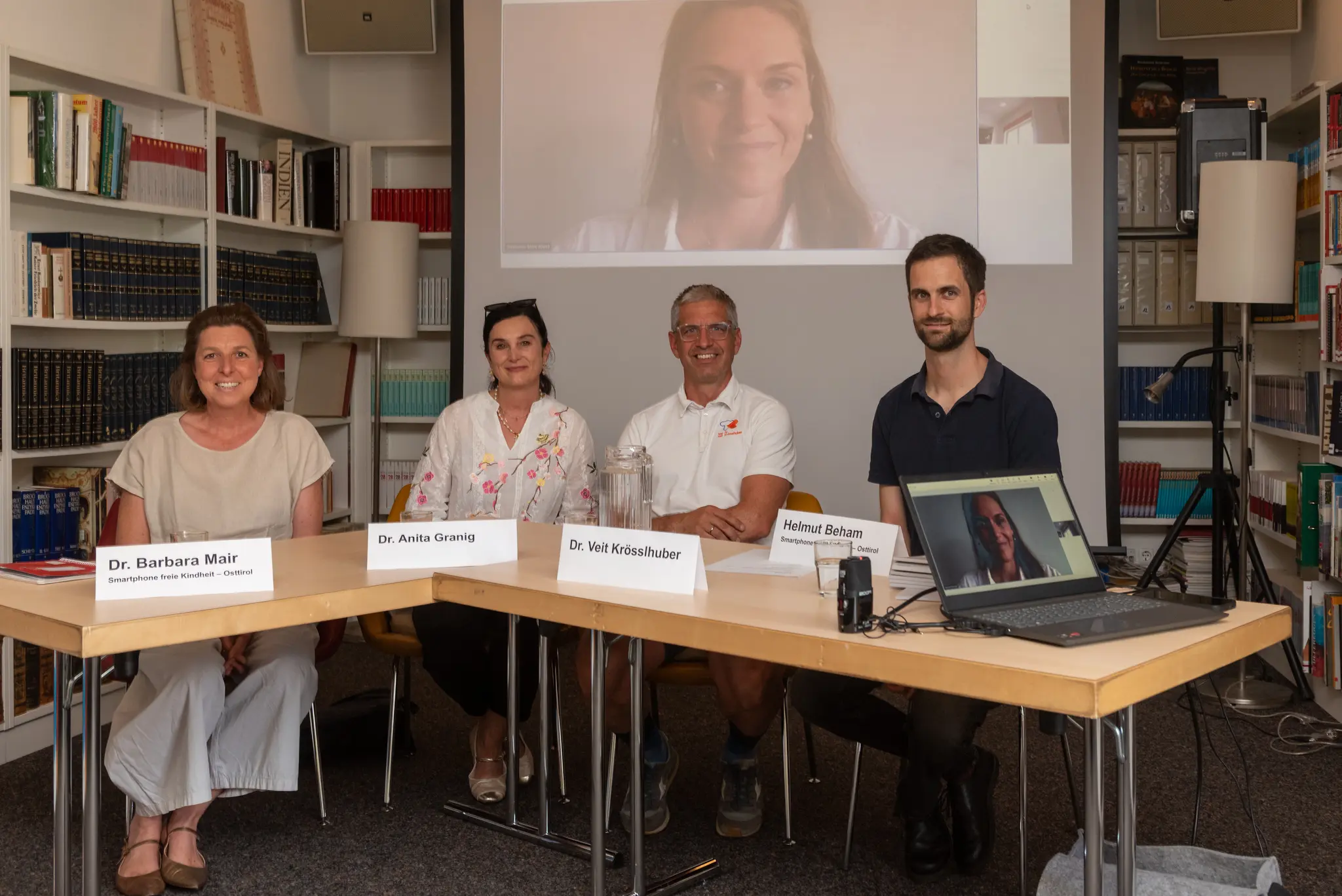 Childhood instead of smartphone: East Tyrolean parents' initiative ...