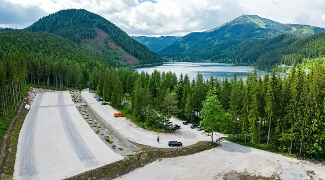 Der Erlaufsee bei Mariazell bietet zwar gratis Eintritt, die Parkgebühr beträgt jedoch zwölf Euro. | Foto: Fred Lindmoser