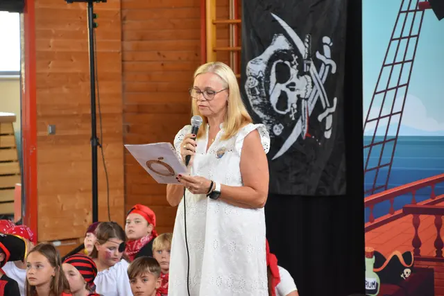 Direktorin Elisabeth Pichl resümierte das vergangene Schuljahr.  | Foto: Stefan Schneider/MeinBezirk
