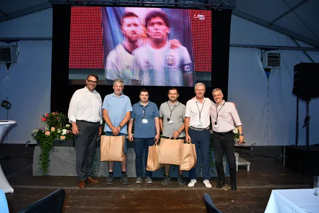 Die Gewinner des Fußball Tippspiels.  | Foto: Kirchdorfer Gruppe