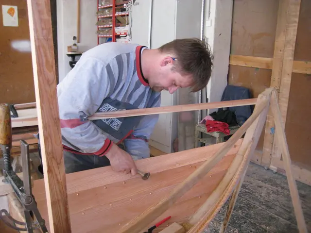 Handwerkliches Geschick ist für den Bau des Bootes Voraussetzung. | Foto: Michael Winkler