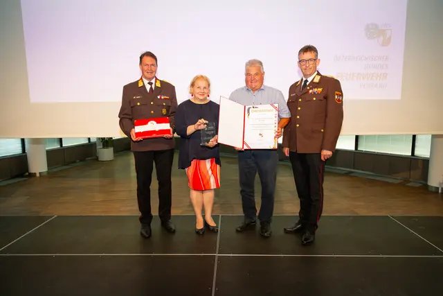 Die Firma Zitt aus Grän wurde in Wien als "Feuerwehrfreundlicher Arbeitgeber" ausgezeichnet. | Foto: Feuerwehr.at/Seyfert