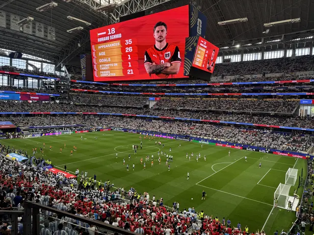 Allein die Bildschrme im Stadion in Dallas sind ein Superlativ. | Foto: Mayr