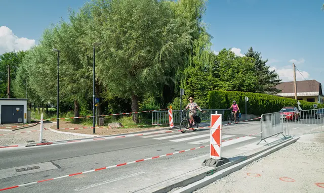 Die Baustelle an der Georg-Nikolaus-von-Nissen-Straße bei der Santnergasse: Die Querung beim Almkanal wird für Fußgänger:innen und Radfahrer:innen sicherer gestaltet. | Foto: Stadt Salzburg/Alexander Killer