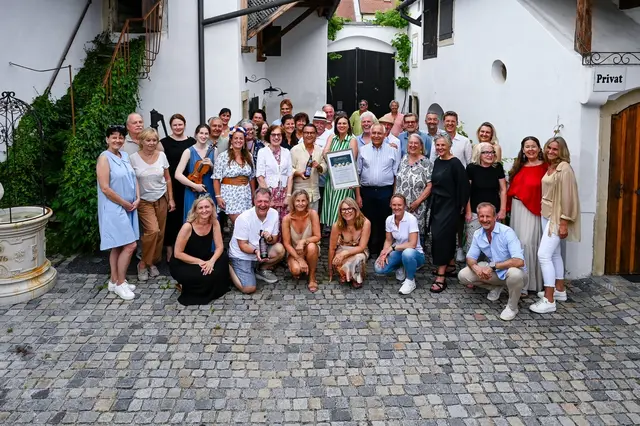 Im Stadtjuwel Rust feierte der Verein „Wissen weckt Bewusstsein“ sein Sommerfest mit rund 50 Gästen in geselliger Atmosphäre. | Foto: Viktor Fertsak