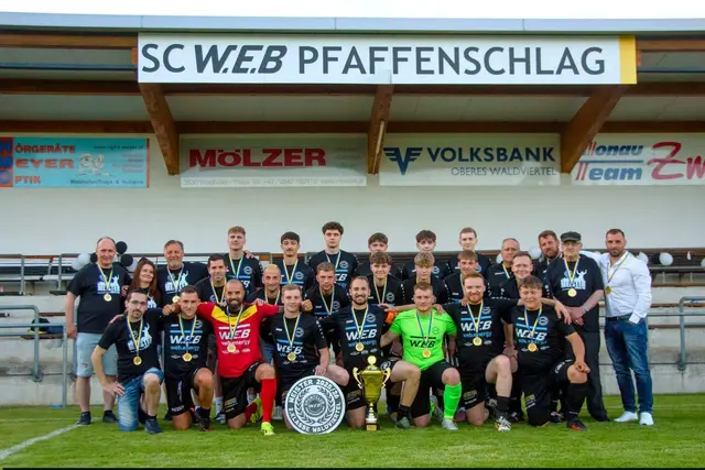 Die Kicker des SC Pfaffenschlag mit ihren Meister-Medaillen | Foto: SC W.E.B Pfaffenschlag