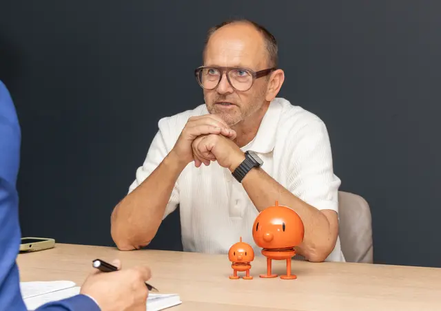 Fill Maschinenbau-Eigentümer Andreas Fill: "Im Vorjahr hatte ich aus dem US-Bundesstaat Kansas die Bürgermeisterin von Wichita zu Besuch. Sie hat sich bei uns mit Vertretern der Wichita State University das Ausbildungssystem mit der Lehrlingsausbildung angeschaut – und dazu unser Future Lab. Sie werden uns demnächst wieder besuchen, weil Österreich für sie ein Vorbild ist." | Foto: D.fokus