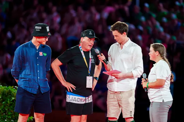 Snowboard-Vizeweltmeister (l.) und Special Olympics-Botschafter Arvid Auner und Athlet Michael Wilhelm (2.v.l.) sprachen gemeinsam den Eid. | Foto: GEPA Pictures