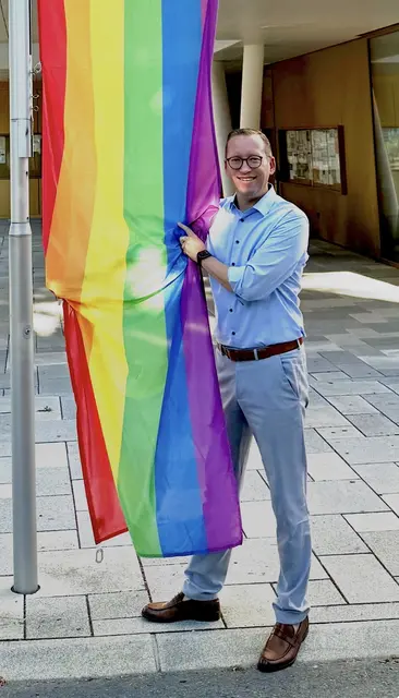 Oberndorf hisst die Regenbogenfahne. | Foto: Stadtgemeinde Oberndorf
