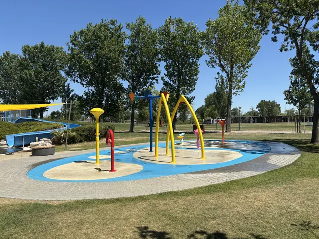 Seit heuer gibt es im Strandbad in Neusiedl am See einen interaktiven Wasserspielplatz. | Foto: Dorottya Fejes/MeinBezirk