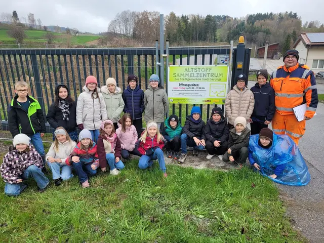 Gemeindebesuch der Volksschule Groß Gerungs: Stationen waren unter anderem Rathaus und Altstoffsammelzentrum. | Foto: VS Groß Gerungs