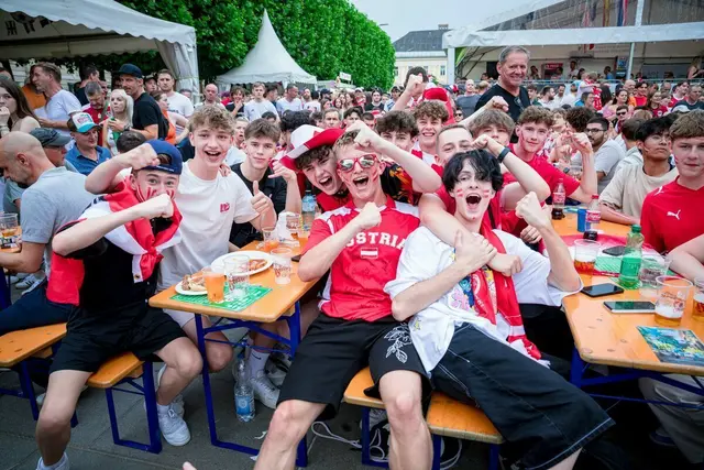 Das WM-Spiel um 4.00 Uhr früh wird beim Public Viewing am Neuen Platz ohne Ton und Moderation übertragen. (Symbol- und Archivfoto) | Foto: Bernhard Knaus