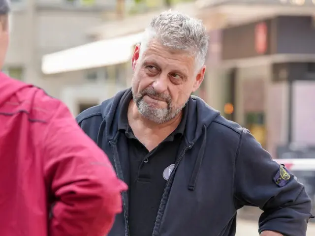 Im April ereignete sich eine brutale Axtattacke am Linzer Südbahnhofmarkt. Kojenbetreiber Gernot Landsfried zögerte nicht, vertrieb den Angreifer und rettete damit dem Opfer vermutlich das Leben. | Foto: Fotokerschi.at/Hauser