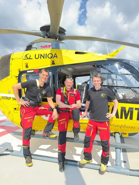 Crew des 20.000. Einsatz: Pilot Michael Beran, Notarzt Thomas Kral und Flugrettungssanitäter Oliver Zotter | Foto: Andreas Tautter