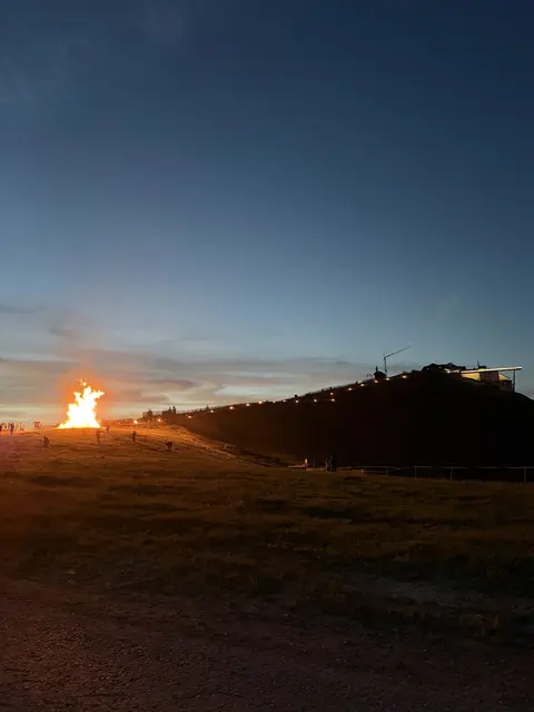 Das Sonnwendfeuer auf der Schmittenhöhe sorgte für Begeisterung. | Foto: Schmittenhöhebahn AG