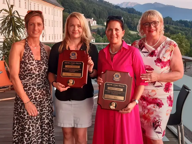 vlnr LC-Sekretärin Moni Bögl, Karin Trausner, Martina Laimer, LC-Präsidentin Monika Obernberger (Renate Wersching nicht am Bild)