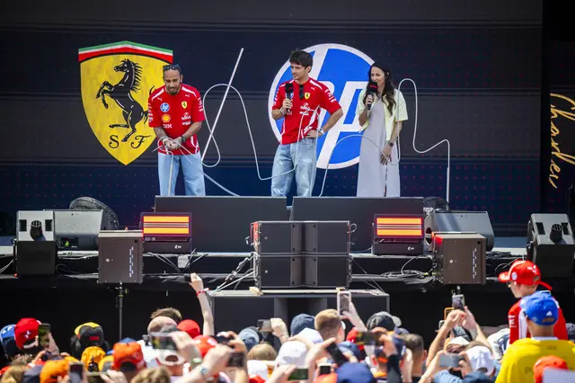 Lewis Hamilton und Charles Leclerc in der Fanzone.