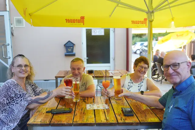Claudia Piringer ließ sich ihren Drink mit Kurt Pichler, Waltraud Korimort sowie Walter Fuchs schmecken.