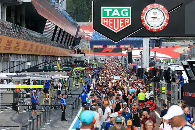 Das Boxengebäude wurde verlängert, dadurch fällt auch der Pit Lane Walk länger aus.