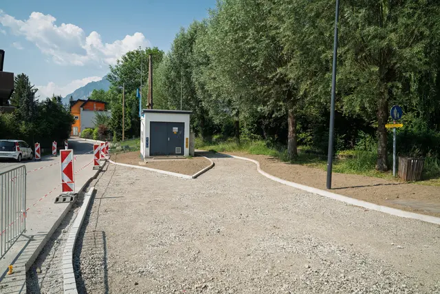 Die Baustelle an der Georg-Nikolaus-von-Nissen-Straße bei der Santnergasse: Die Querung beim Almkanal wird für Fußgänger:innen und Radfahrer:innen sicherer gestaltet. | Foto: Stadt Salzburg/Alexander Killer