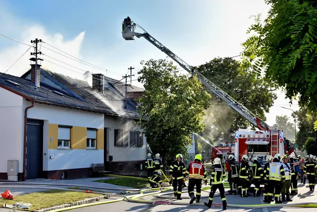 Die Feuerwehren Hochstraß, Piringsdorf, Lockenhaus, Langeck, Oberpullendorf und Pinkafeld standen im Einsatz. | Foto: Alois Weber