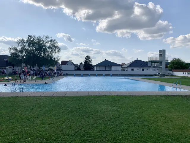 Mit dem kostenlosen Bewegungsprogramm "Sommer-Fit" und "Aqua-Fit" lädt die Gemeinde Schattendorf im Juli und August zu mehr Bewegung im Freibad ein. | Foto: Isabella Rameder