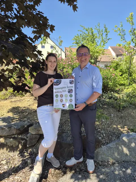 Gemeinderätin Birgit Hammelr und Bürgermeister Peter Hießberger haben gemeinsam mit den Veranstaltern für ein tolles Programm gesorgt.  | Foto: Gemeinde Wölbling