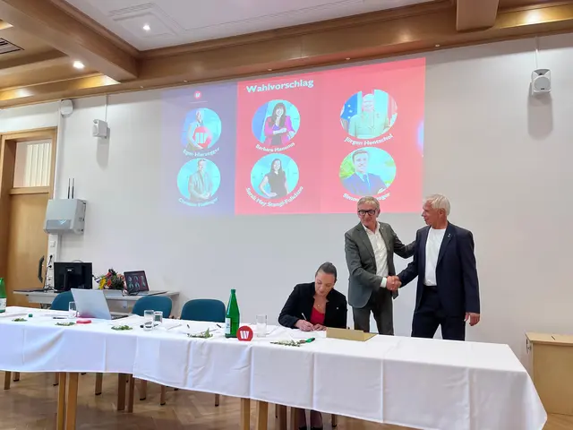 Vorsitzübergabe bei der Wirtschaftsbundversammlung.