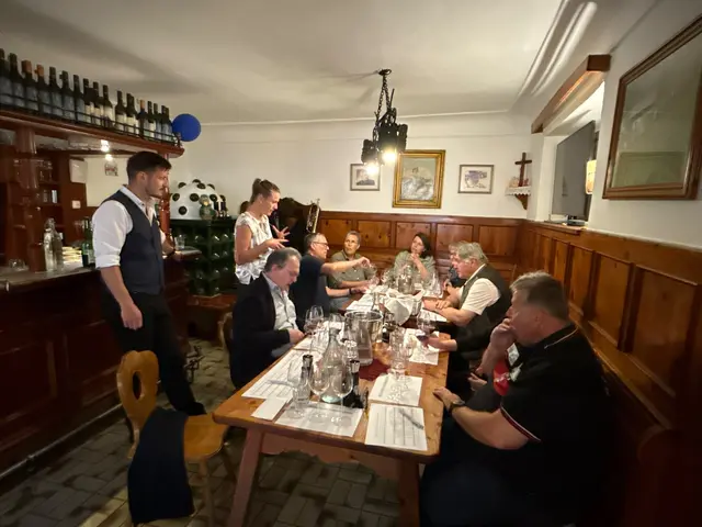 Gesäuse-Wirte verkosteten zahlreiche Weine.