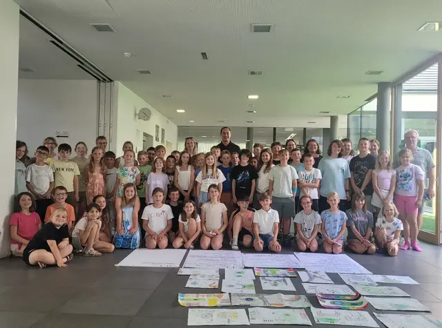 Kinder in Band Wimsbach-Neydharting zeigten auf kreative Weise, wie ihre Wunschvorstellung vom neuen Marktplatz aussieht. | Foto: Gemeinde Bad Wimsbach-Neydharting