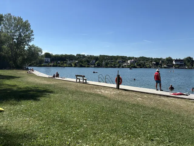 Die Wassertemperatur vom Steinbrunner See lag am Mittwoch bei fast 27 Grad. | Foto: Dorottya Fejes/MeinBezirk