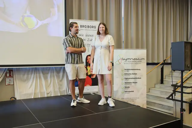 Lukas und Katharina Hetzendorfer berichteten aus ihrem Leben mit sozialen Medien und Profisport. | Foto: MeinBezirk/Herwig Brucker
