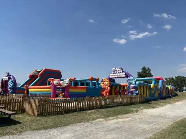 Die längste Hüpfburg Europas gastiert dieses Jahr wieder in Podersdorf. | Foto: Dorottya Fejes/MeinBezirk