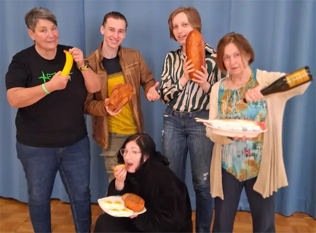 Die Theatergruppe lädt in die Stadthalle. | Foto: Theatergruppe