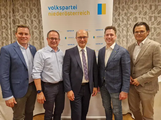 LA Bgm. Christoph Kaufmann, Obmann GB Bezirk Tulln Bgm. Georg Hagl, Präsident österr. GB Johannes Pressl, LA Bernhard Heinreichsberger und Stv. GB Obmann
Bezirk Tulln Bgm. Bernhard Heinl | Foto: ÖVP BGS Tulln