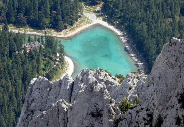 Herrlicher Tiefblick auf den Grünen See