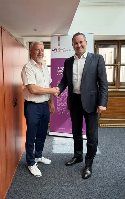 Mario Haidlmair (re.) mit dem Geschäftsführer von TFM Slovakia, Miroslav Kováčik.
 | Foto: HAIDLMAIR