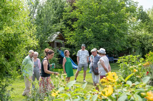 Wie unterschiedlich naturnahes Gärtnern aussehen kann und welchen Beitrag private Gärten zur Förderung der Biodiversität leisten, zeigte der „Tag der offenen Naturgärten“. | Foto: Walter Kvapil 