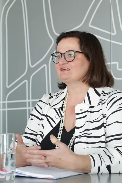 IFN/Internorm-Miteigentümerin Anette Klinger: "Die Österreicher sind unheimlich fleißige, intelligente, zuverlässige Mitarbeiter. Wir haben mit Lehre und HTL fundierte technische Ausbildungen und wirklich tolle Handwerker." | Foto: MeinBezirk/Ingo Till