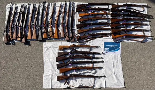 34 Langwaffen wurden bei einer Kontrolle in Bad Reichenhall beschlagnahmt. | Foto: Bundespolizeidirektion Freilassing