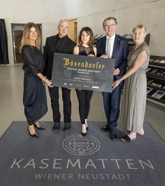 Bösendorfer Klaviermanufaktur-Geschäftsführerin Sabine Grubmüller, Festivalintendant Florian Krumpöck, Sängerin Miriam Luna, Kulturstadtrat Franz Piribauer und Kasematten-Leiterin Alexandra Potzmann. | Foto: Stadt Wiener Neustadt/Weller
