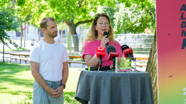 Den Wiener Grünen sind die Maßnahmen der Stadtregierung gegen die Hitze zu wenig. Zu sehen: Parteivorsitzende Kraus und Pühringer. | Foto: Andreas Pölzl/MeinBezirk