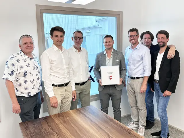 Auf 250 Quadratmetern hat die Steuerberatungskanzlei von Robert Krismer in Telfs eine neue Heimat gefunden. Beim Betriebsbesuch (v.l.) GR Michael Ebenbichler, Vize-Bgm. Johannes Augustin, Vize-Bgm. Klaus Schuchter, Geschäftsführer Robert Krismer, Bgm. Christian Härting, GV Alexander Schatz und GV Christoph Walch. | Foto: MG Telfs/Pichler
