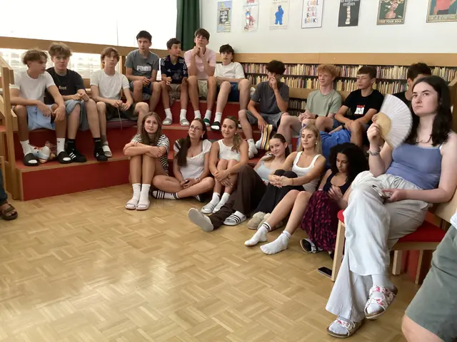 In der Schulbibliothek des BG/BRG Weiz fand man sich zusammen, um das Wettlesen live zu verfolgen.  | Foto: BG/BRG Weiz